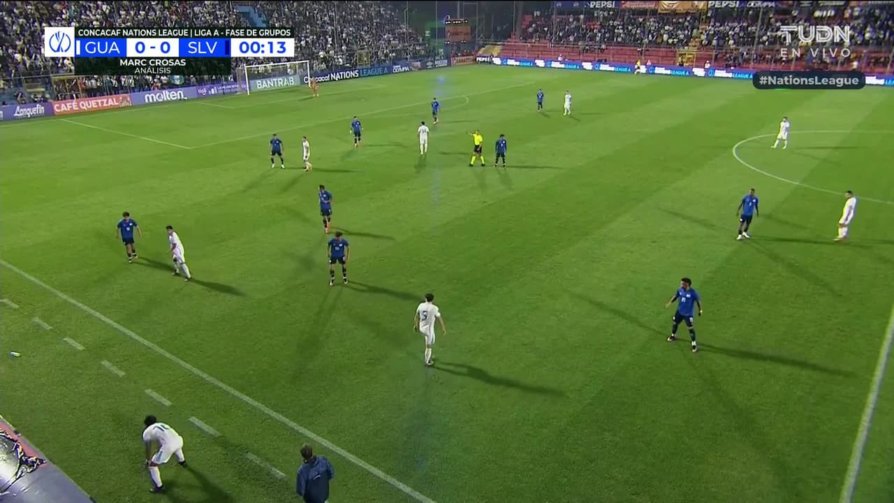 Arranca el partido y la pelota está en juego.