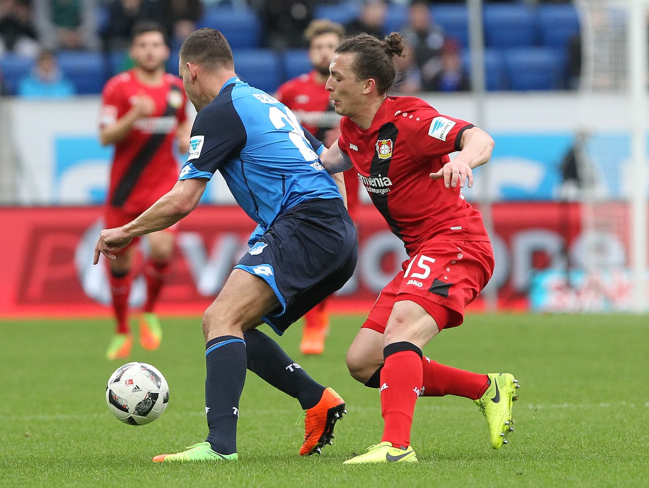 Bayer Leverkusen buscó sostener el marcador como visitante, condición en la que, antes de este partido, había ganado 4 juegos, empatado 1 y perdido 6.