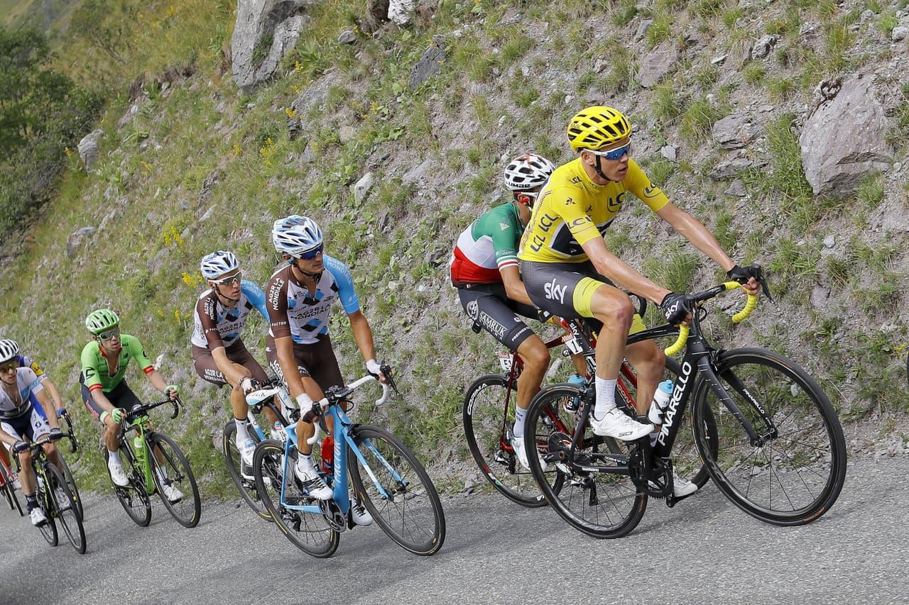 Los rivales lo exigieron al máximo en esos ascensos, pero el británico respondió de nuevo para robarse el show de la carrera.