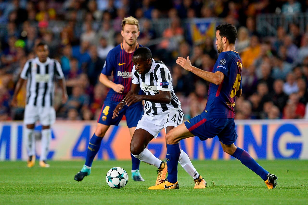 Juventus de a poco se tomó confianza y se acercó al arco de Ter Stegen, más que todo a través del contragolpe.