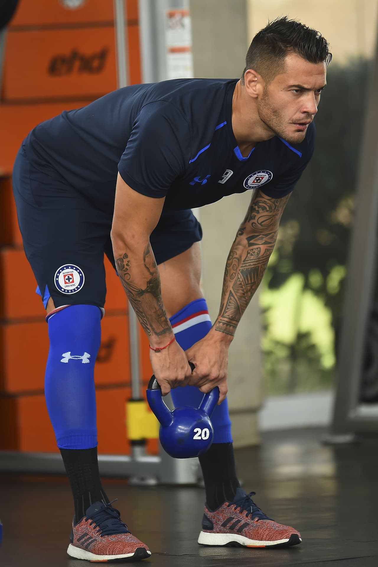 Caraglio es un profesional que cumple con las funciones que Pedro Caixinha le ordena sobre el césped.