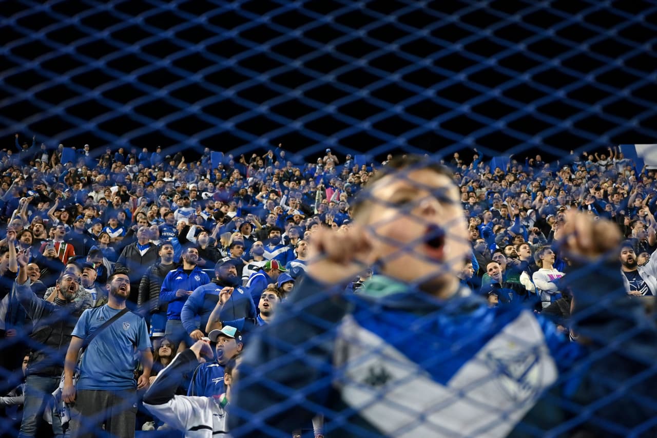 Cantan a Messi y la Albiceleste previo a concierto de Bad Bunny