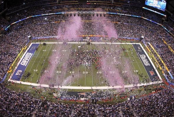 Inmediatamente el campo del Lucas Oil Stadium celebró el triunfo de los Giants.