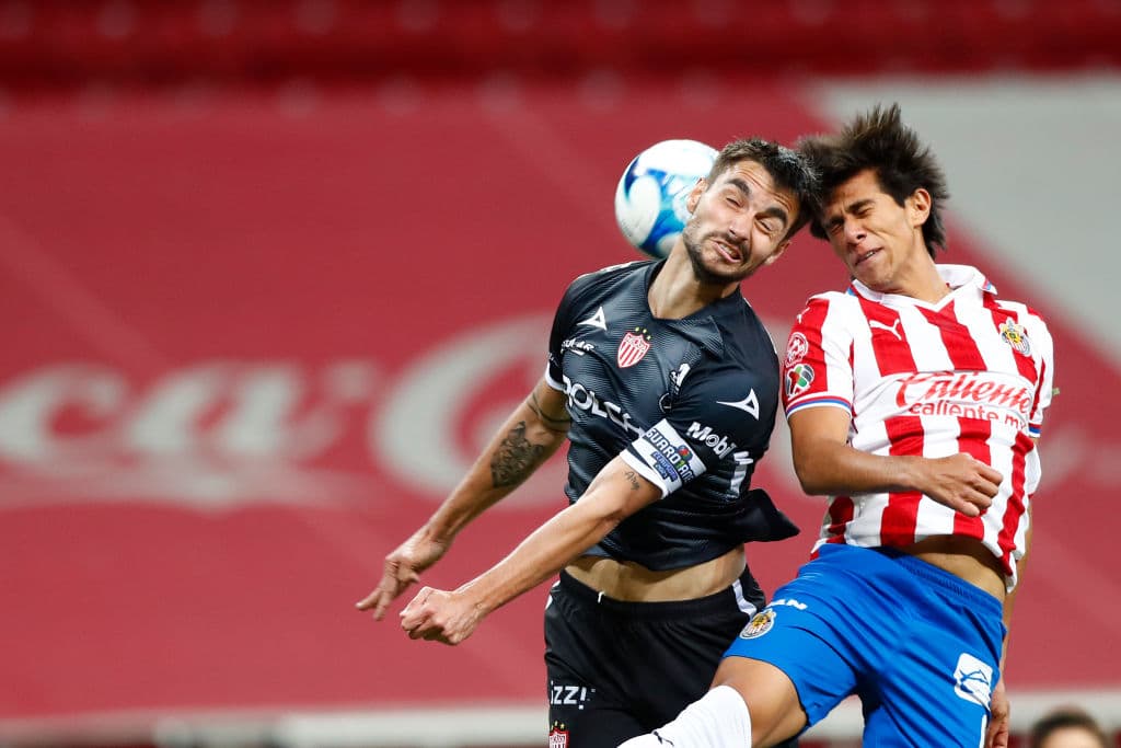Ian González (39’) adelantó a los visitantes con un caño sobre Gudiño. Angulo (45+1’) emparejó los cartones tras recibir una asistencia de Brizuela. JJ Macías (53’) apareció para marcar autogol y regresarle la ventaja a los Rayos; volvió a aparecer al 90+4’ para redimirse y rescatar un punto en casa. Necaxa llegó a 5 unidades y Chivas se queda con 6.