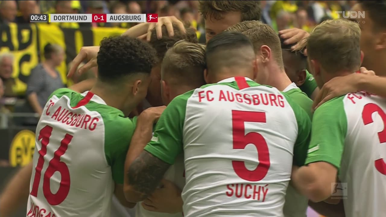 El Augsburgo madruga al Dortmund y marca el 0-1 al primer minuto