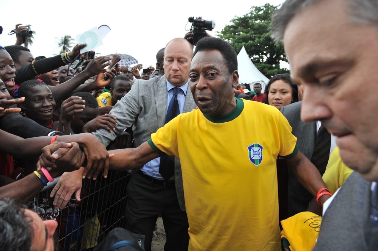 Es el jugador más joven en ganar un Mundial y el más joven también en marcar un gol en la final de una Copa del Mundo, en Suecia 1958, apenas a los 17 años con el ‘Scratch du Oro’.