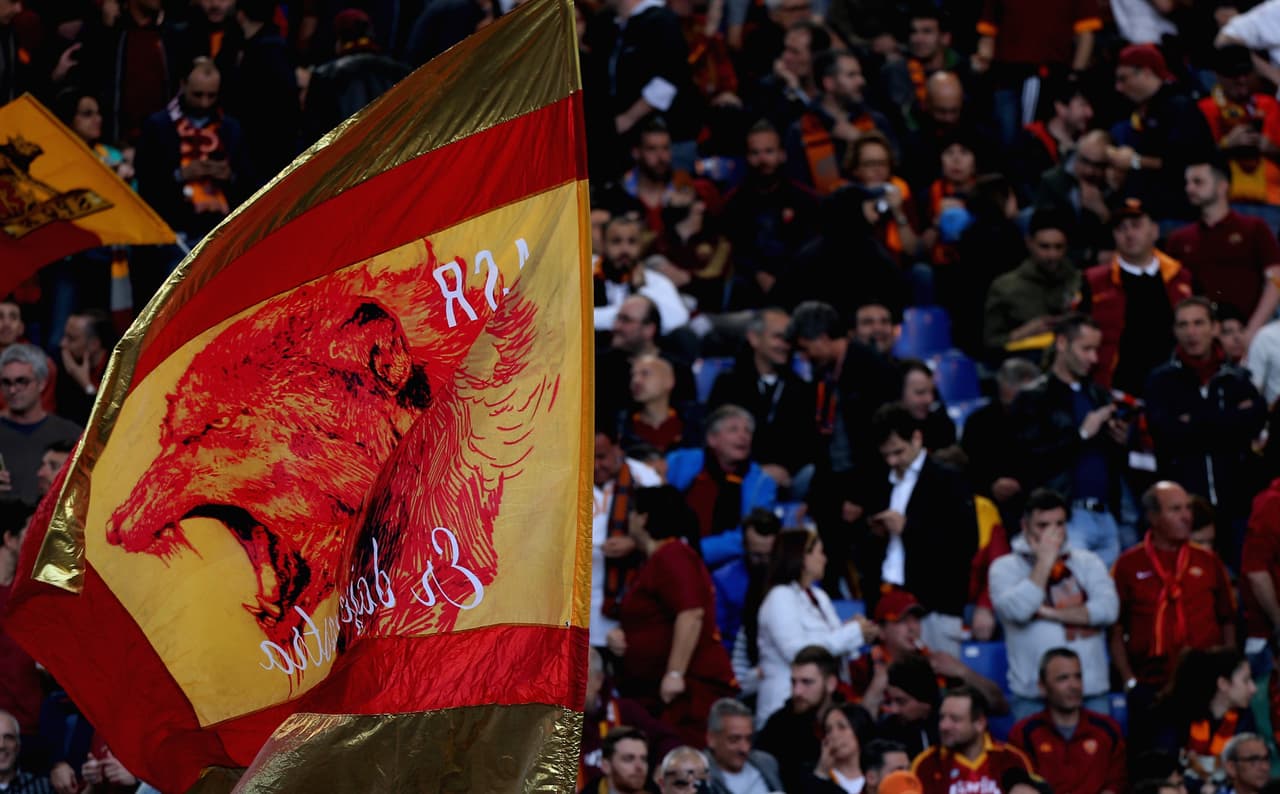 Los aficionados del Liverpool se tomaron las calles de Roma y montaron una gran fiesta en la previa del partido de Champions League entre su equipo y la Loba. Familiares, amigos, recién conocidos, todos se unieron para teñir de rojo la capital italiana.
