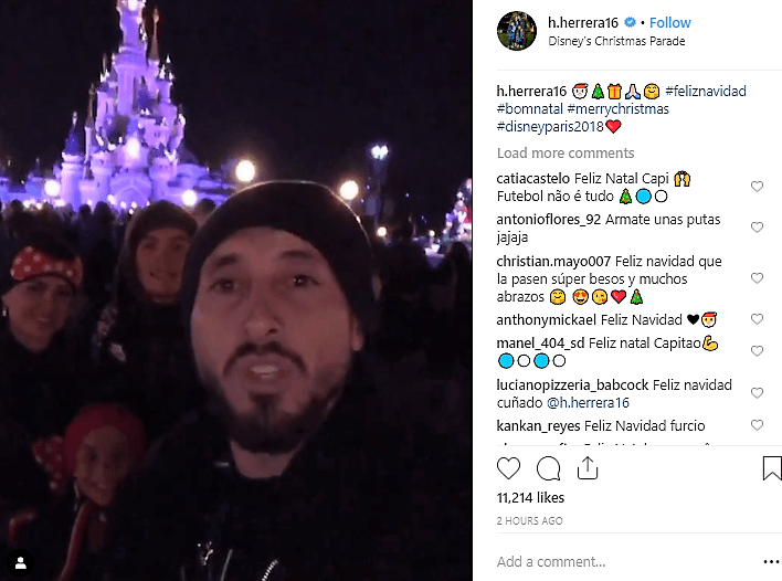 El mexicano Héctor Herrera, el capitán del FC Porto festejando las fiestas con su familia.