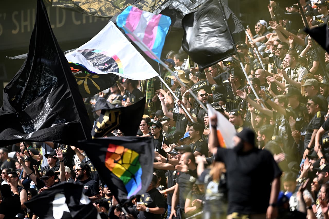 Multitud de hinchas se dieron cita este fin de semana para celebrar el regreso de la liga de Estados Unidos y Canadá.
<br>