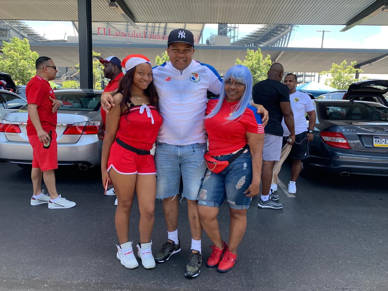 Los alrededores del Lincoln Financial Field de Philadelphia se visten con los colores de Jamaica, Panamá, Estados Unidos y Curazao previo a la jornada de Cuartos de Final de Copa Oro.