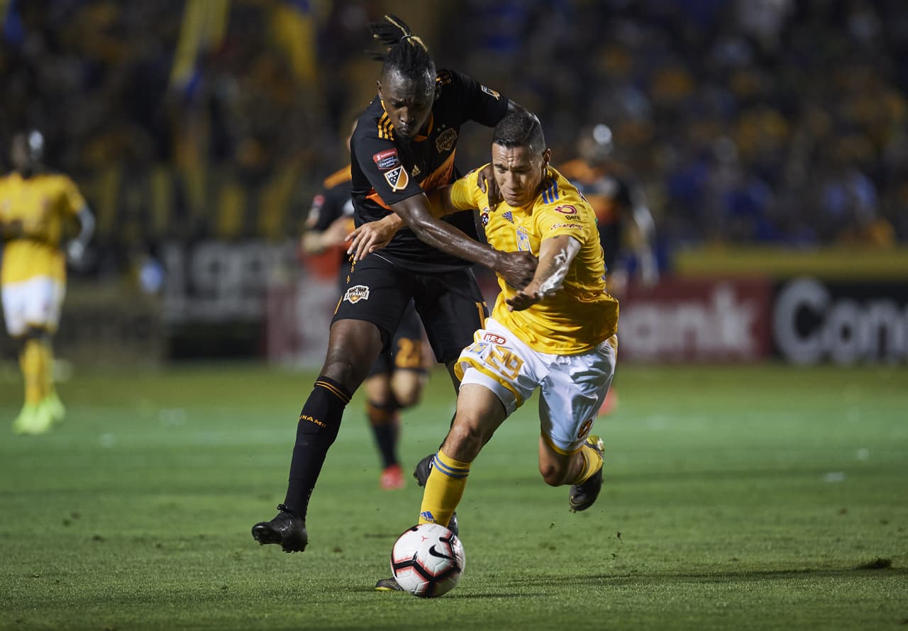 Tigres reanudó el partido con buena actitud pero sin pisar a fondo el acelerador, pues estaban en un escenario en el que si bien no podían relajarse, el rival tampoco los hacía sudar frío.