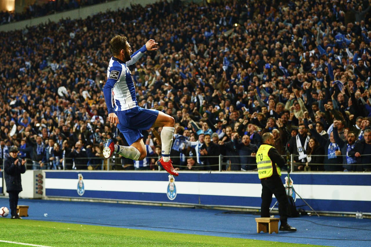 Las cosas habían arrancado bien para el Porto con el gol de Adrien Lopez al minuto 18 tras una jugada de pelota quieta.
