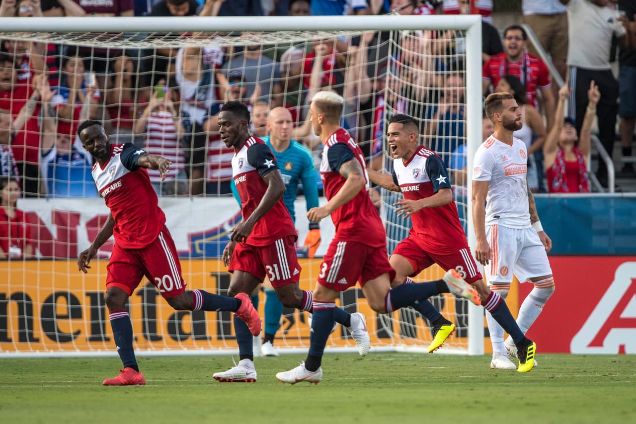 FC Dallas remonta y vence sobre el final a Atlanta con agónico doblete de Tesho Akindele