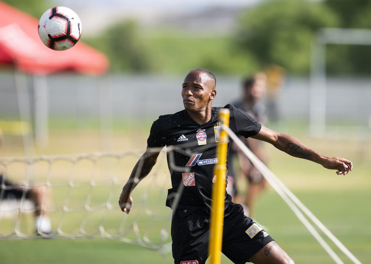 Tigres UANL ajusta detalles para el juego de ida de la Final de la Concacaf Champions League en un duelo contra Monterrey, su gran rival, frente al que busca su primer título internacional.