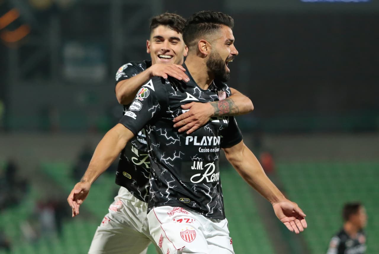 Necaxa se aprovechó de un equipo de Santos que no vive un buen arranque de temporada y los goleó a domicilio.