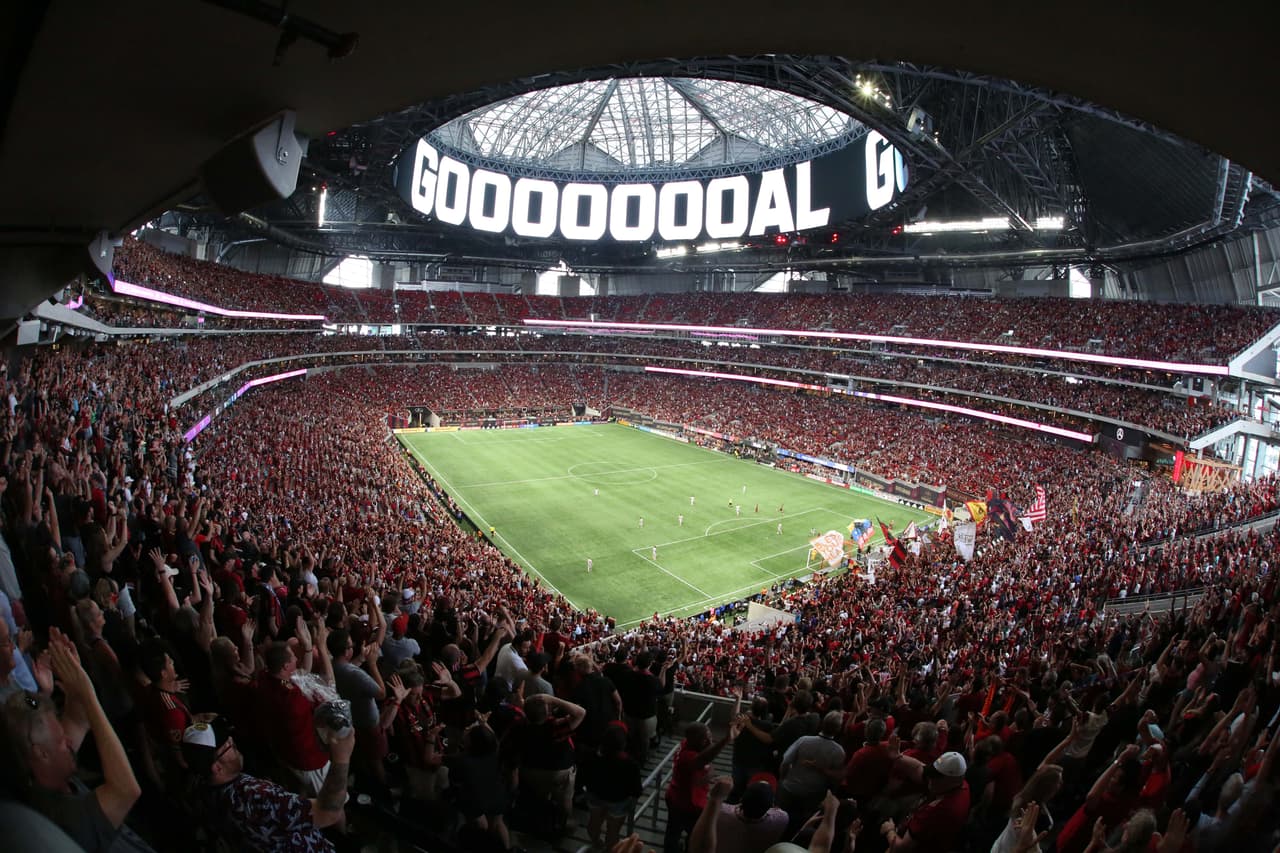 El Mercedes-Benz Stadium tuvo un marco histórico de público.