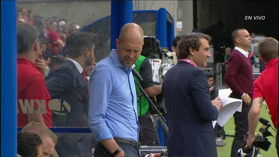 Arranca el partido y la pelota está en juego.