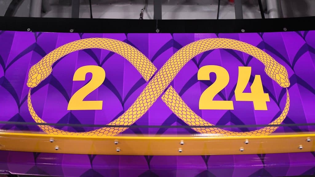 Daniel Suárez, piloto mexicano de la NASCAR, usará botas y guantes para rendir homenaje a Kobe Bryant.