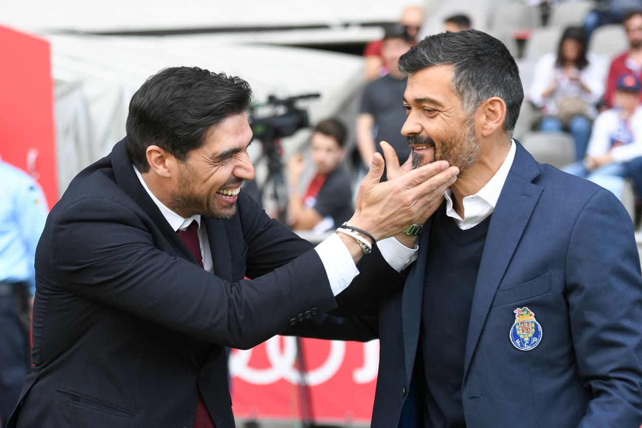 Fue el reencuentro de Abel Ferreira (izquierda), técnico del Braga, con su amigo Sergio Conceicao, técnico de Porto.
