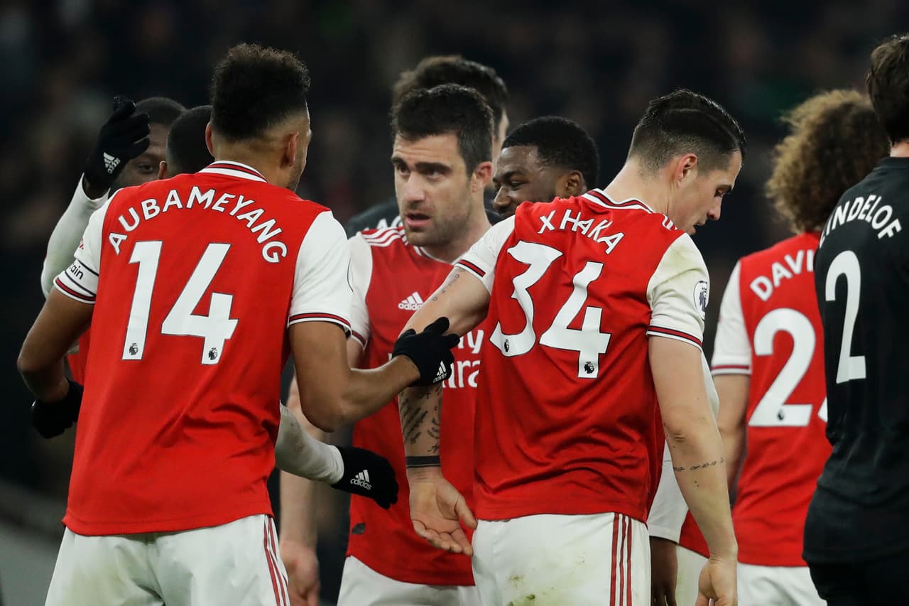 Con goles de Nicolas Pépé y Sokratis, El Arsenal se impone 2-0 al Manchester United.