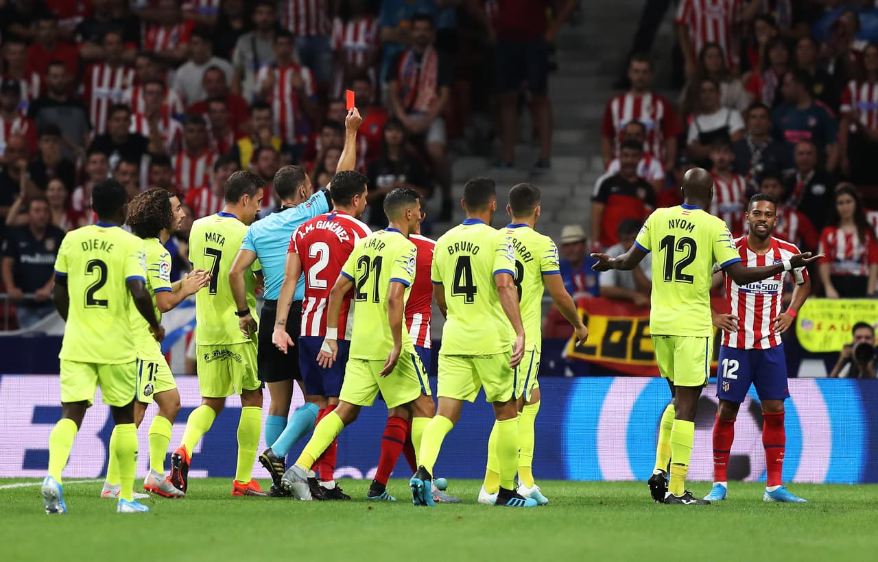 Ambos equipos se quedaron con diez hombres: Renan Lodi fue expulsado por el Atlético y Jorge Molina por el Getafe.