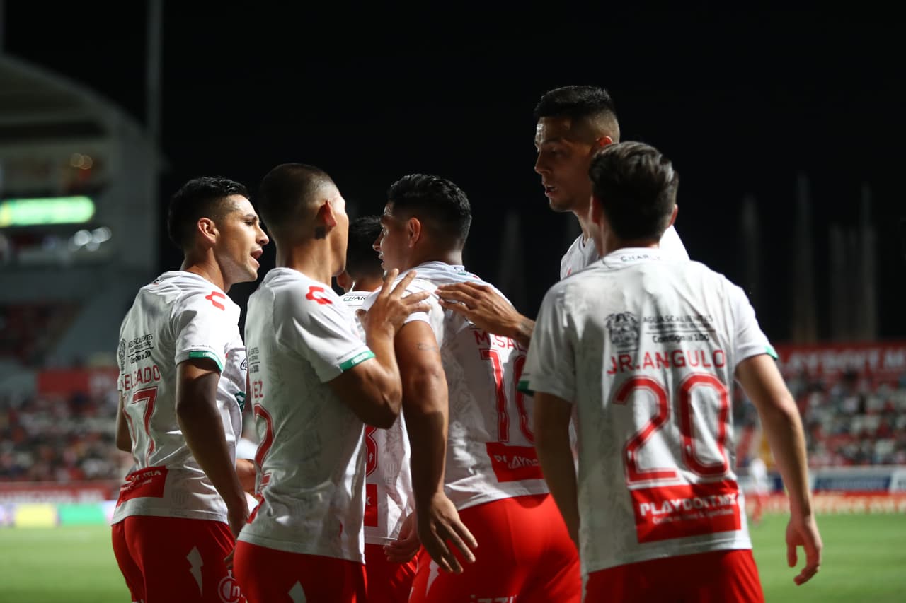 El úlimo tanto para los Rayos llegó al 86' por conducto de Cristian Calderón. De este modo, Necaxa llegó a cuatro puntos, por otra parte, los Tiburones Rojos se quedan con uno.