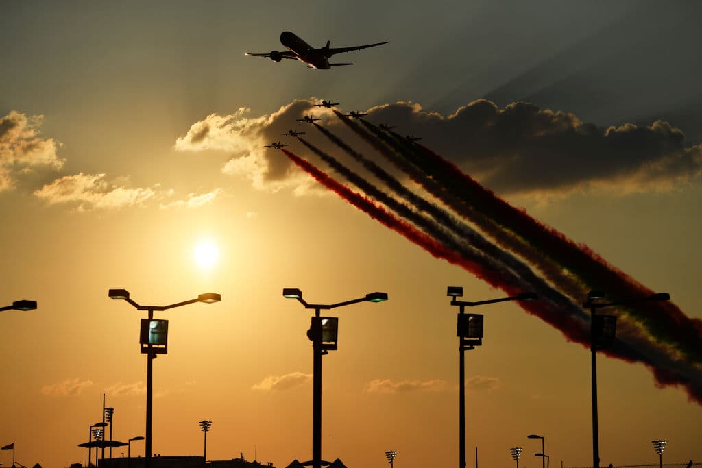 Max Verstappen se lleva el Gran Premio de Abu Dhabi, seguido de Valteri Bottas en segundo lugar y el británico Lewis Hamilton se llevó la tercera posición. El mexicano Sergio Pérez abandonó la carrera en la décima vuelta por fallas en el motor. Así cerró la temporada 2020 de la F1.
