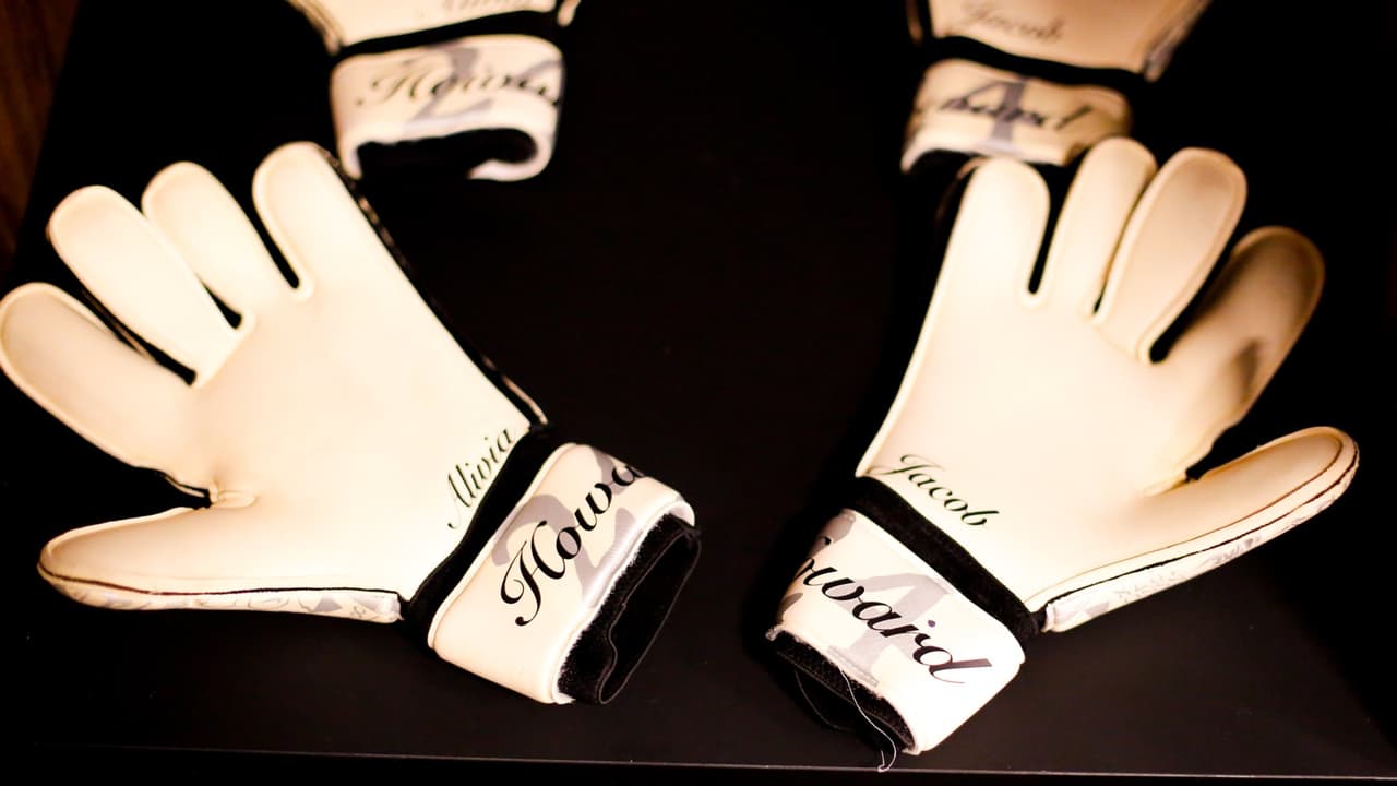 En 2014 frustró los ataques de Kevin de Bruyne y Eden Hazard de Bélgica rumbo a la Copa del Mundo, con un récord de 15 atajadas en un partido de ronda eliminatoria.