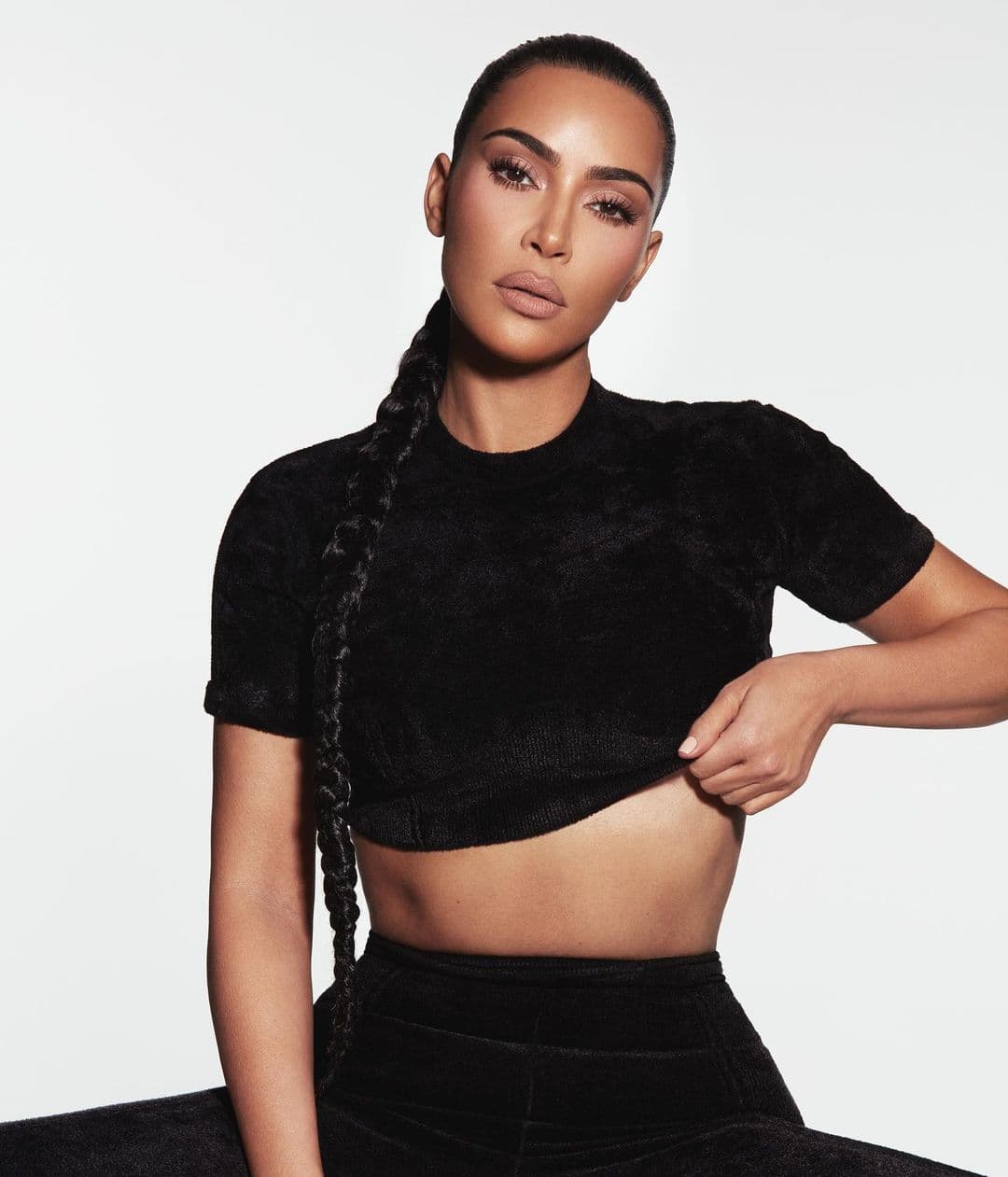 La marca de lencería y modeladoras de Kim Kardashian West, SKIMs, lanzará una colaboración especial con la casa de moda italiana Fendi.