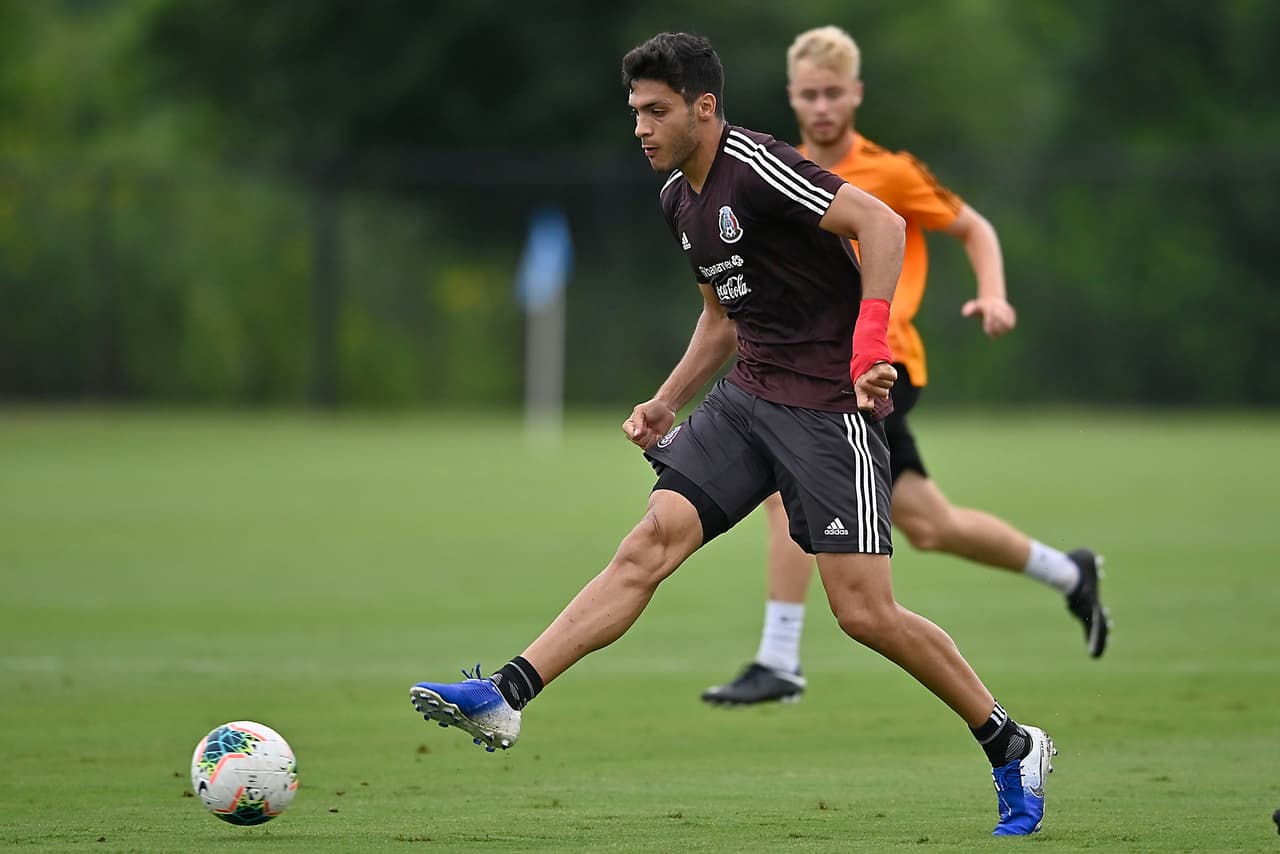 Los integrantes de la Selección Mexicana de fútbol se entrenaron, en medio de una intensa humedad en el ambiente, en las instalaciones del club de la MLS Houston Dynamo de cara a lo que será su importante duelo de los Cuartos de Final de la Copa Oro 2019, que se llevará a cabo este sábado ante Costa Rica. El trabajo duro y el buen ambiente imperaron durante la práctica del Tri.