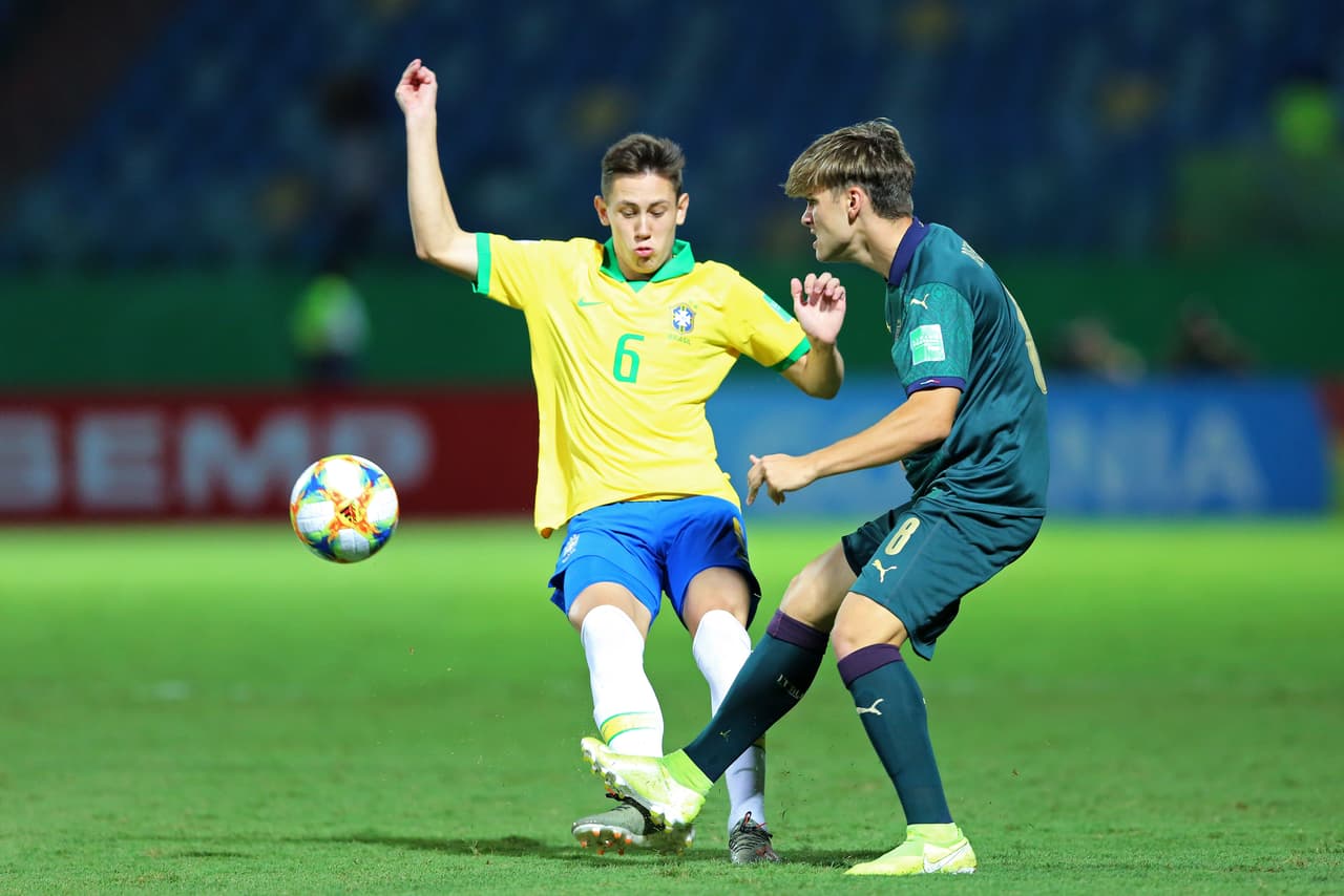 Brasil 2-0 Italia. Con goles de Patryck y João Peglow, la verdeamarela vence 2-0 a Italia y avanza a semifinales.