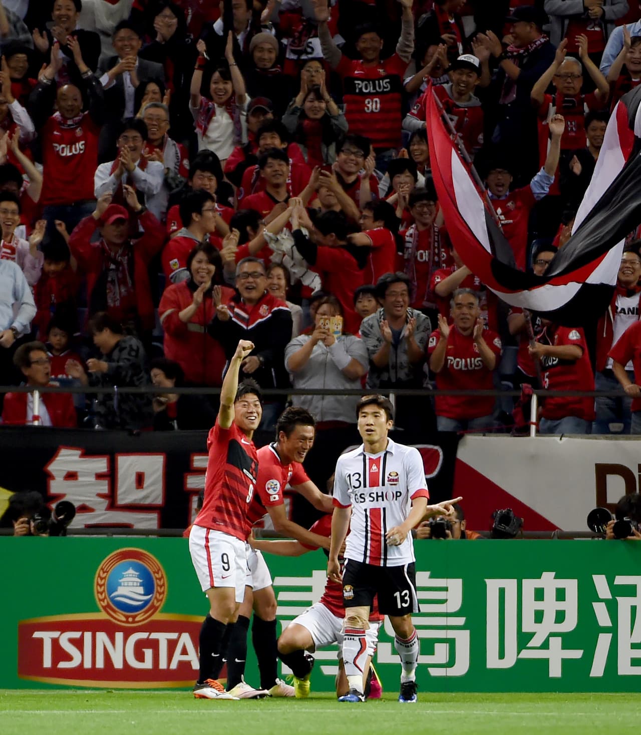 Urawa Red Diamonds, que tendría a una gran y muy fiel afición de su lado, venció en el partido de ida de la final 1-0 a su rival.