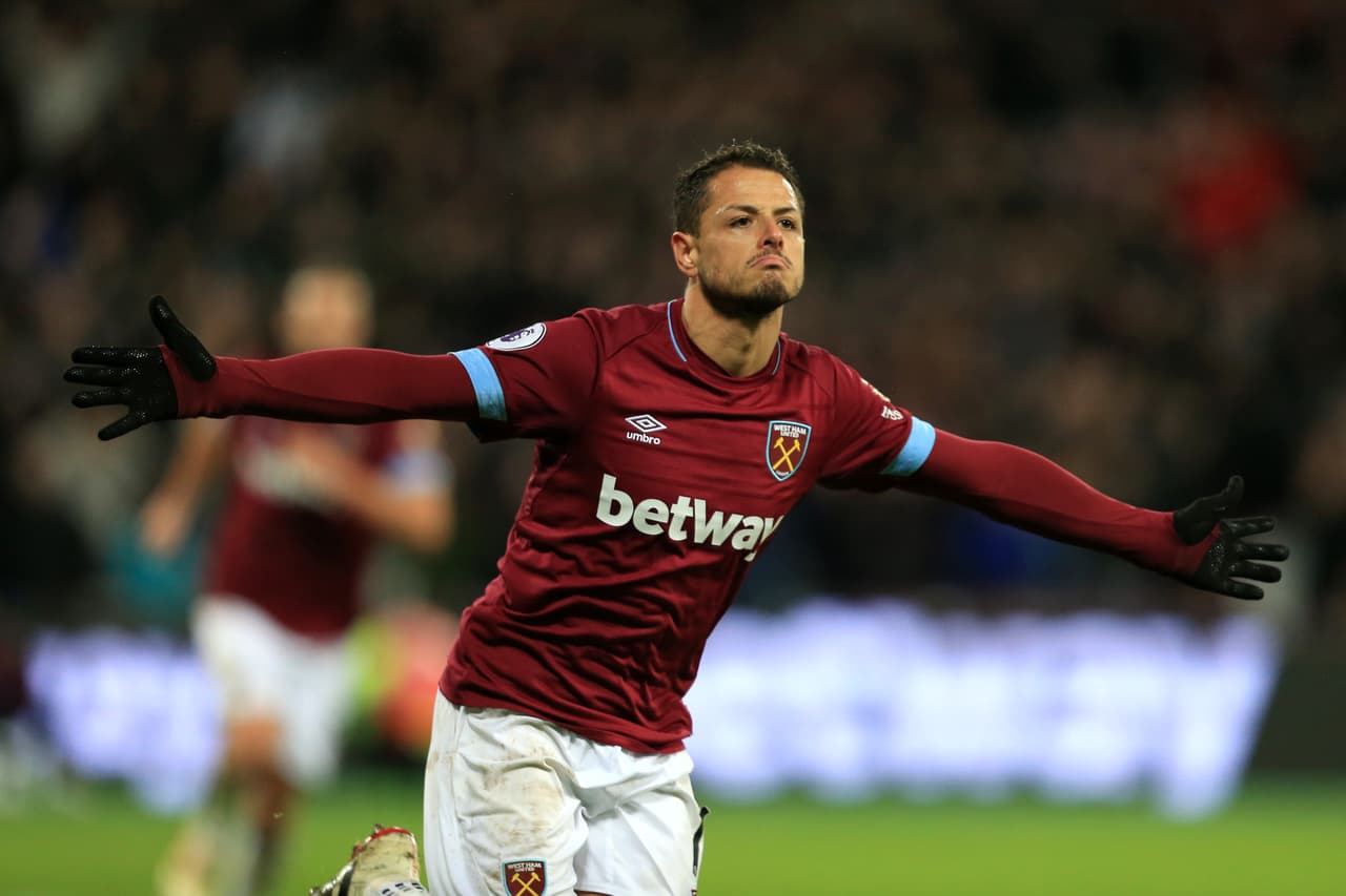 Luego de que se conociera el posible interés del Valencia por contar con Javier Hernández, ahora se dice en España que tanto el Sevilla como el Betis también lo quieren. El Chicharito aún tiene contrato con el West Ham.