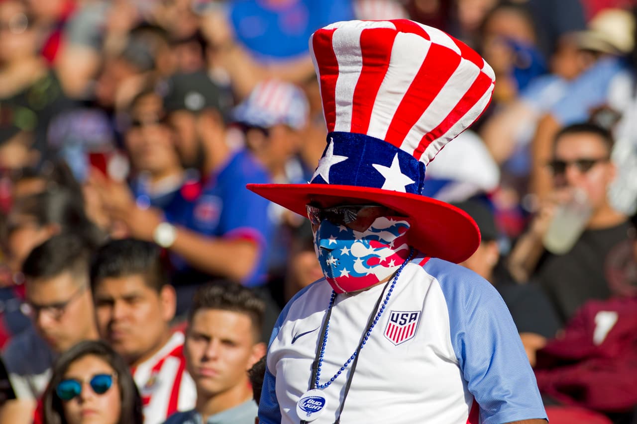 Apoyar a tu selección en una final no se da todos los días y aficionados de Jamaica y Estados Unidos acudieron al Levi's Stadium con banderas, maquillajes, disfraces y mucha emoción.