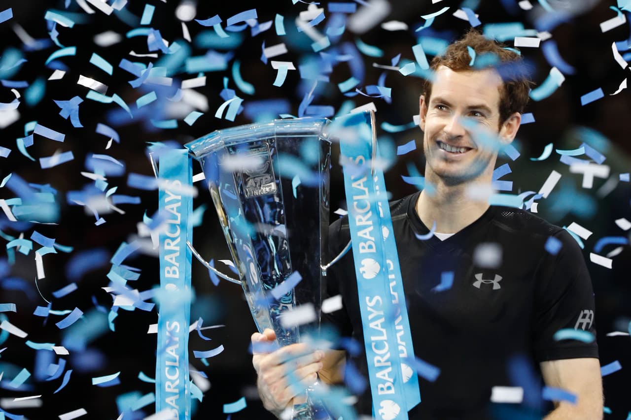 Aunque empezó con una doble falta un partido histórico, el británico Andy Murray logró su meta: acabar la temporada como número uno del mundo al ganar por primera vez el Masters de Londres. Lo hizo derrotando en la final al serbio Novak Djokovic, triunfador en los cuatro últimos años, por 6-3 y 6-4.