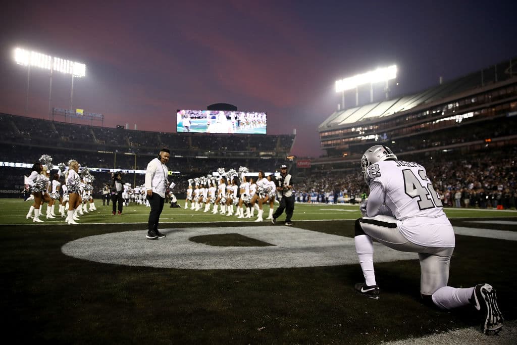 Los Ángeles Chargers 24-26 Oakland Raiders. Philip Rivers no pudo con la presión de Oakland, lo interceptaron tres veces.