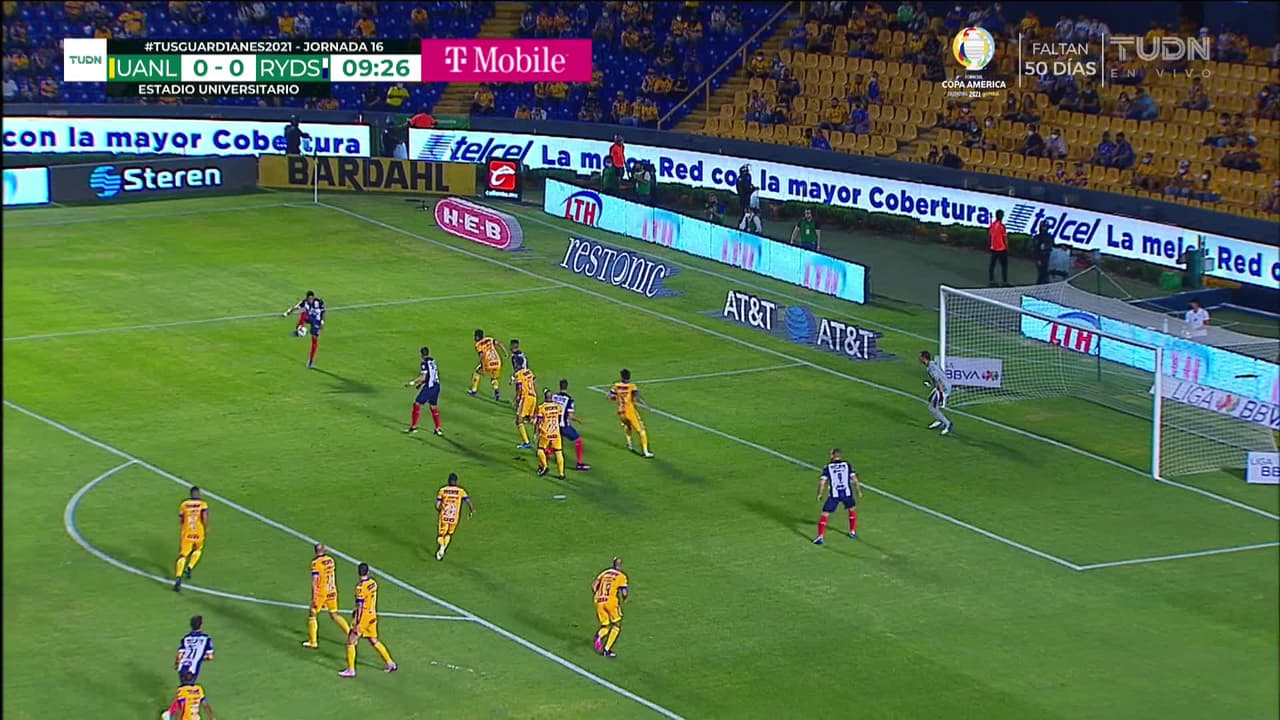 ¡TIRO ATAJADO! disparo por Cesar Montes.