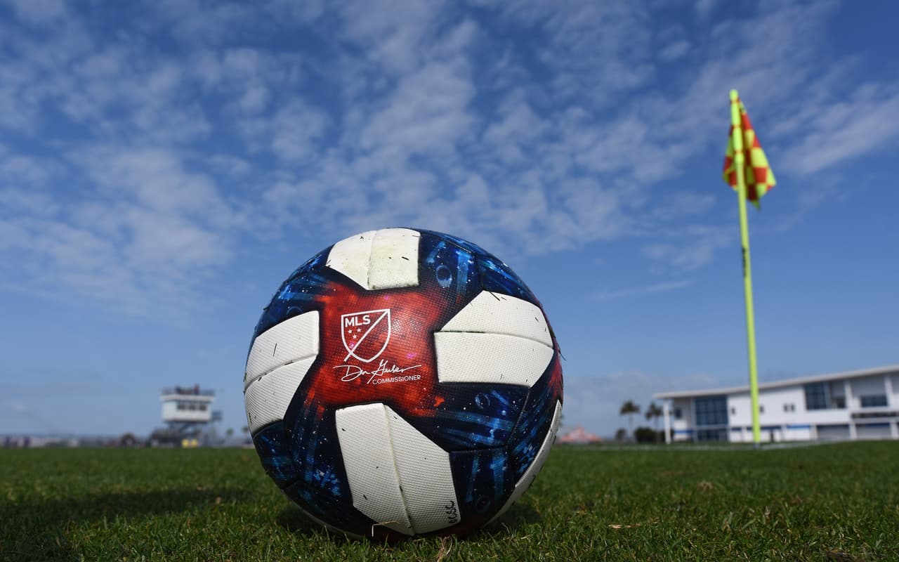 El nuevo balón de la MLS está listo al igual que sus protagonistas para dar inicio este sábado a la Temporada 2019. Repasamos quiénes son los 10 nuevos jugadores para seguir.