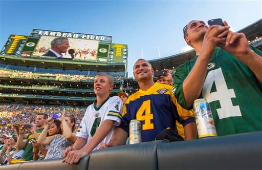 Los Green Bay Packers reconocieron la trayectoria del ex QB Brett Favre en su anillo de honor y NFL.com/Español se dio a la tarea de recolectar las mejores imágenes de su carrera y su trayectoria hacia la inmortalidad (AP-NFL).