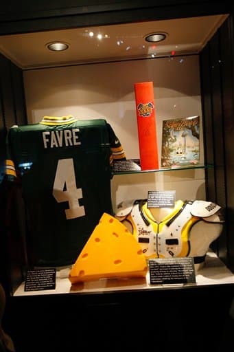 Los Green Bay Packers reconocieron la trayectoria del ex QB Brett Favre en su anillo de honor y NFL.com/Español se dio a la tarea de recolectar las mejores imágenes de su carrera y su trayectoria hacia la inmortalidad (AP-NFL).