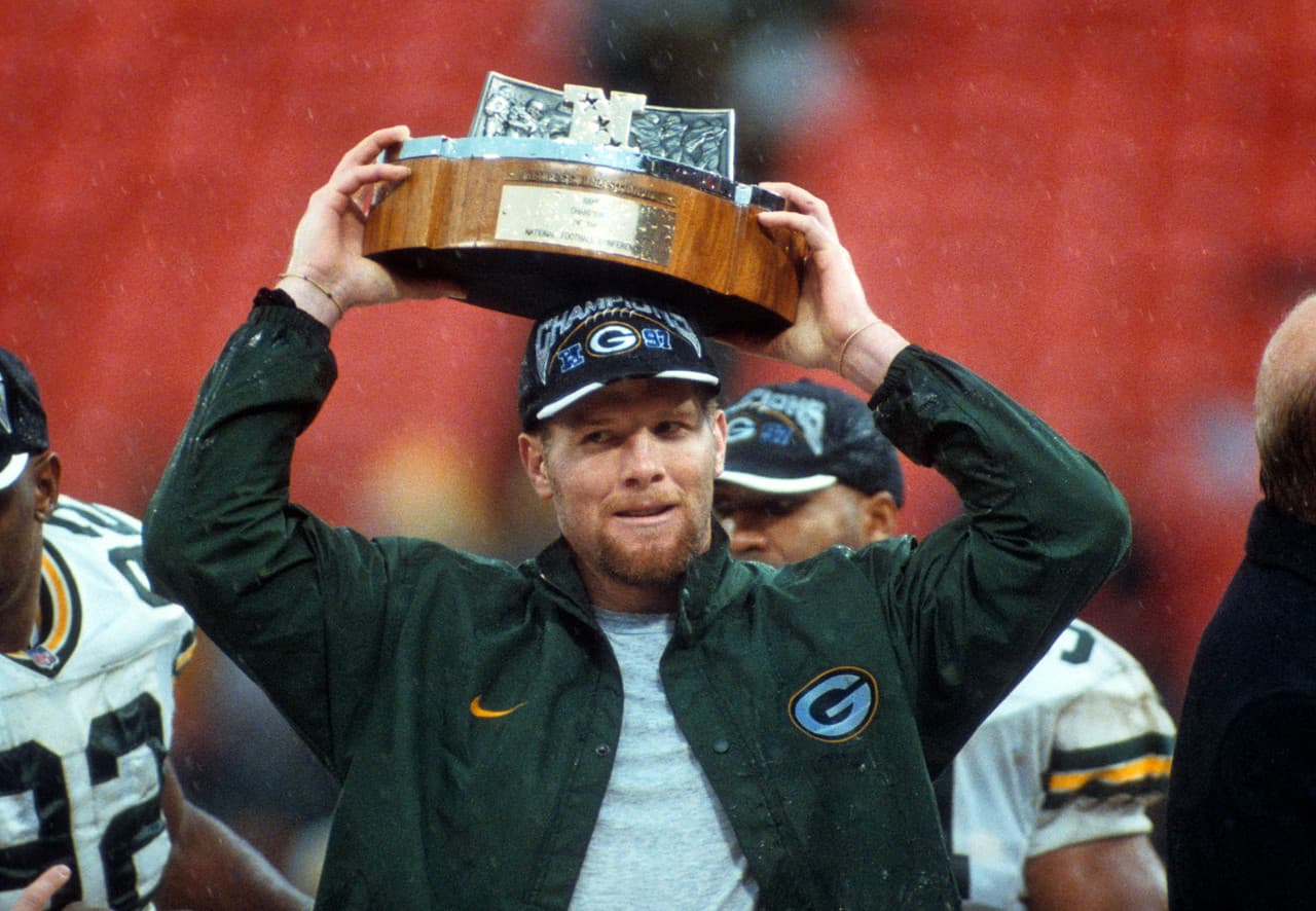 Los Green Bay Packers reconocieron la trayectoria del ex QB Brett Favre en su anillo de honor y NFL.com/Español se dio a la tarea de recolectar las mejores imágenes de su carrera y su trayectoria hacia la inmortalidad (AP-NFL).