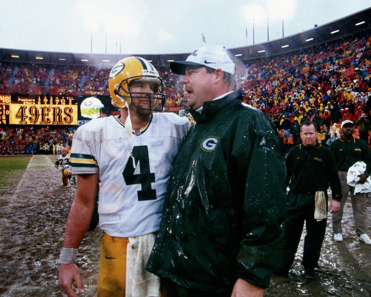 Los Green Bay Packers reconocieron la trayectoria del ex QB Brett Favre en su anillo de honor y NFL.com/Español se dio a la tarea de recolectar las mejores imágenes de su carrera y su trayectoria hacia la inmortalidad (AP-NFL).