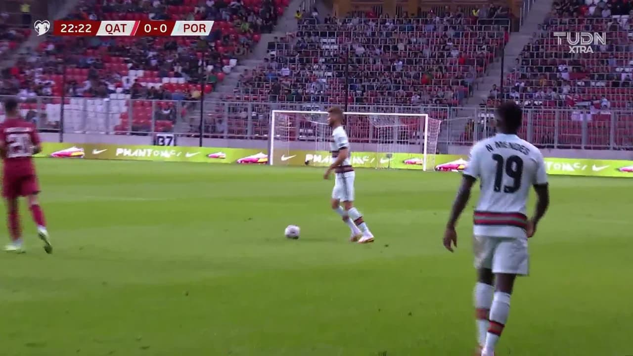 ¡GOL!  anota para Portugal. André Silva