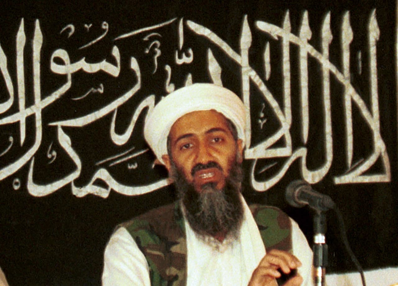 La muerte de Osama Bin Laden el mismo día del gol de Ramsey contra Manchester United el 1 de mayo de 2011 fue la primera que llamó la atención de los fanáticos.