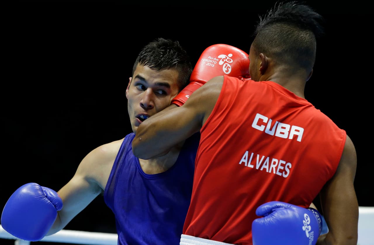 El cubano Lázaro Álvarez derrotó al mexicano Lindolfo Delgado para adjudicarse la presea aurea en peso ligero, el bronce cayó en manos del guatemalteco Kevin Luna y el boricua José Rosario.
