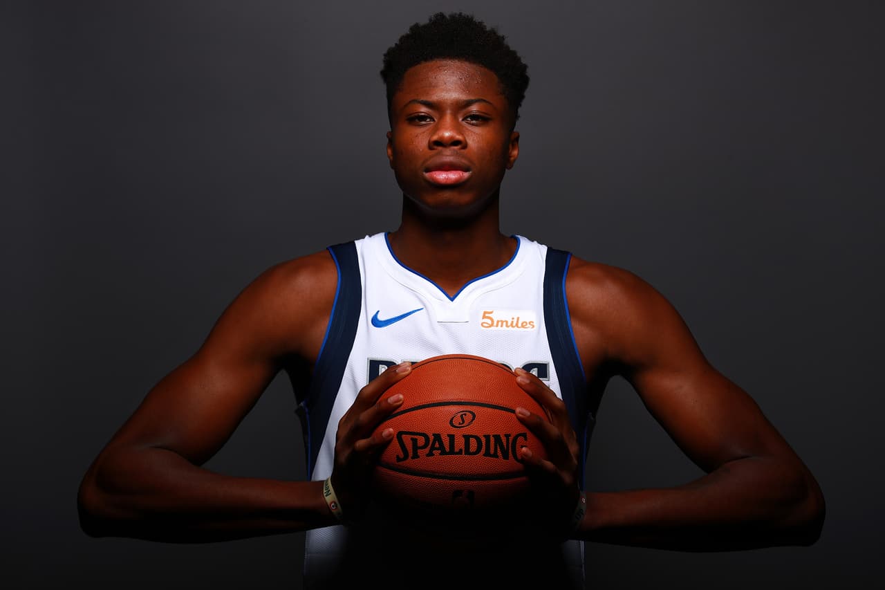 Kostas Antetokounmpo jugaba para los Dallas Mavericks y ahora se suma a los Lakers de LeBron James.