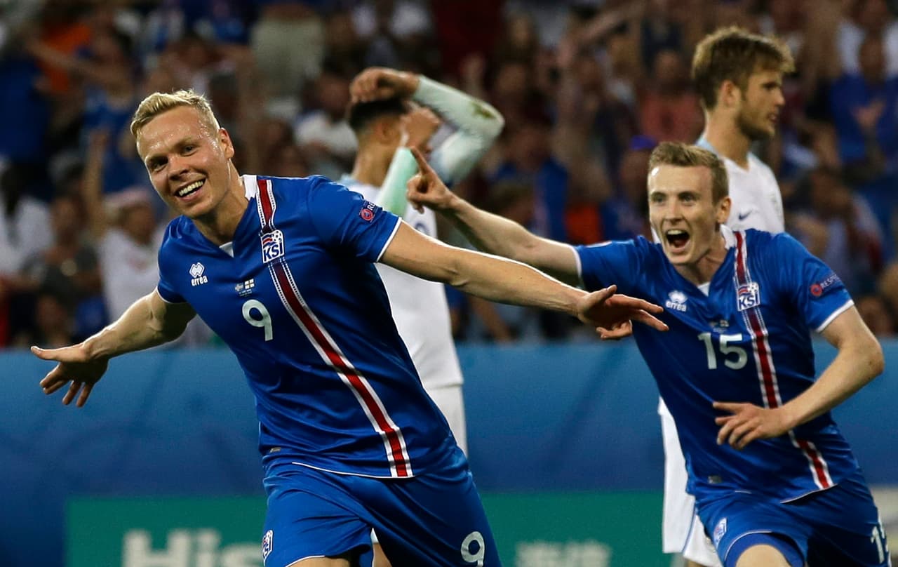 <b>2016, Islandia se impone ante Inglaterra 2-1</b>
<br>Un resultado inesperado, pues los ingleses se esperaban un partido relativamente fácil, sin embargo los islandeses dieron todo de si para dejar fuera al equipo de los tres leones.