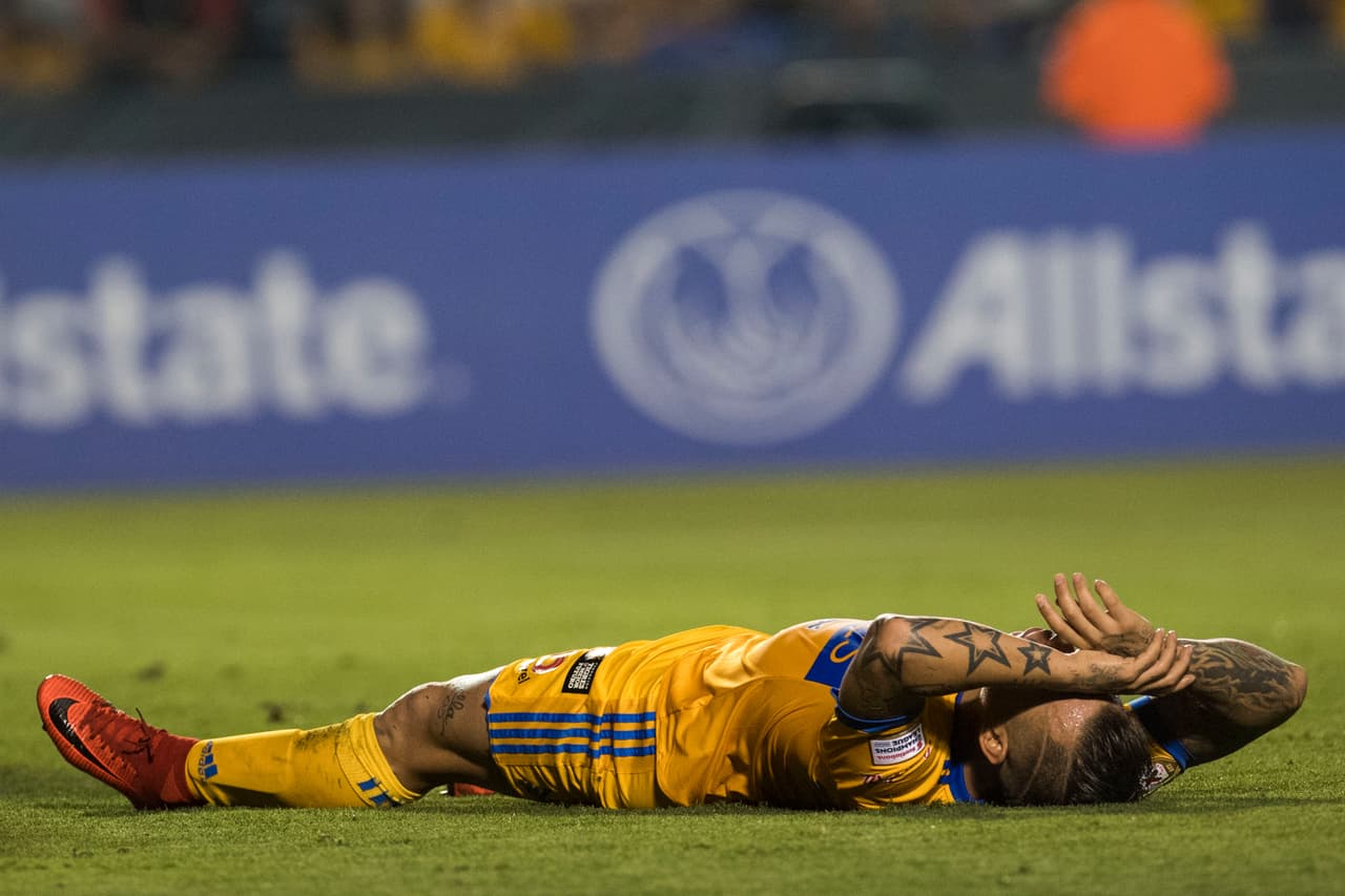 Unos minutos después, Vargas se perdió el 2-0 con un remate que se fue por encima del arco en el área chica.