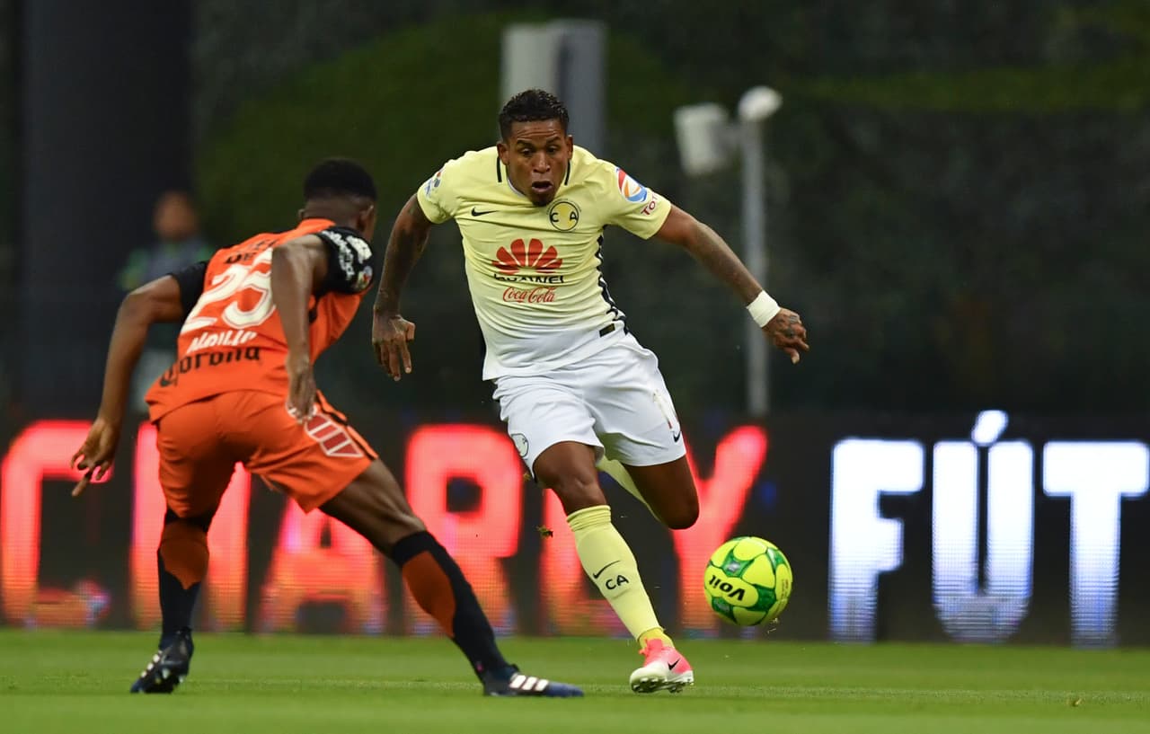 Michael Arroyo estaba insatisfecho sin ser titular en el América y optó por irse al Gremio de Porto Alegre de Brasil, junto a su paisano Miller Bolaños.