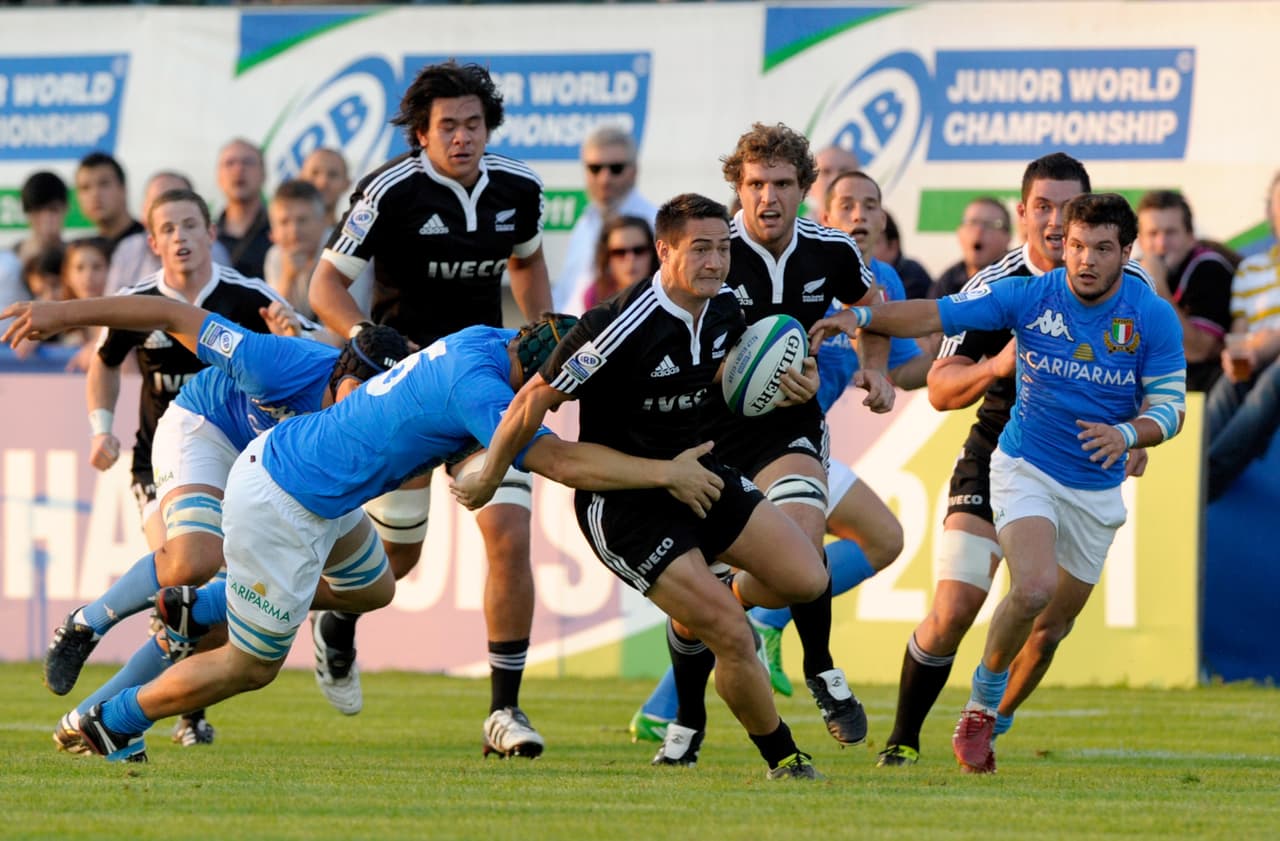 Glen Robertson fue seleccionado con la sub-20 en 2010 y 2011.